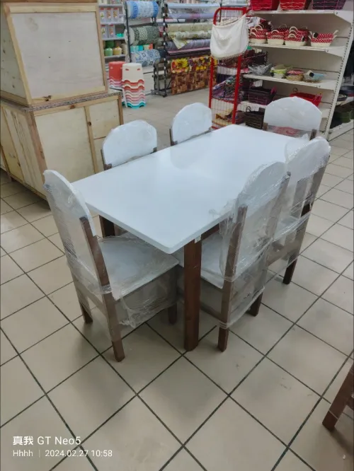 Table de cuisine bois de rouge 