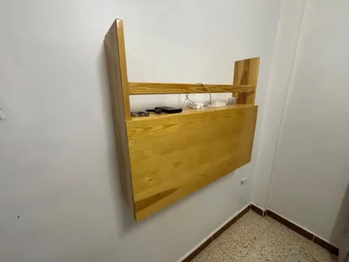 Bureau de mur en bois rouge