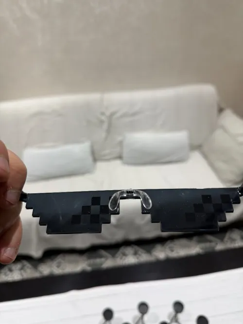 LUNETTE PIXELS ANIME TOP QUALITÉ (détails, gros , super gros)