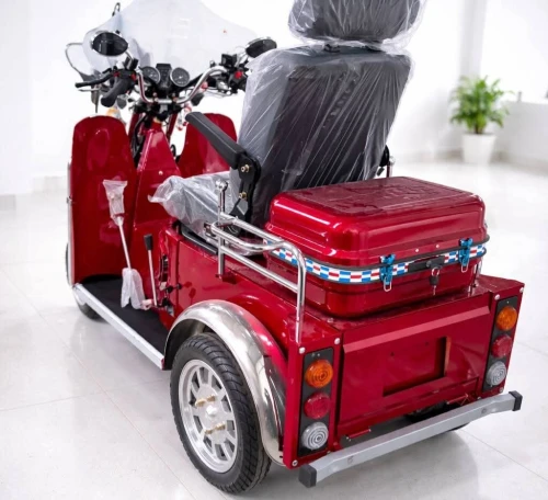 Moto tricycle a carburant pour handicapé