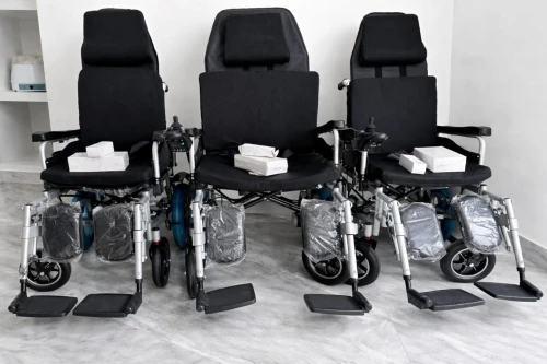 Fauteuil roulant électrique pliable rabattable avec télécommande
