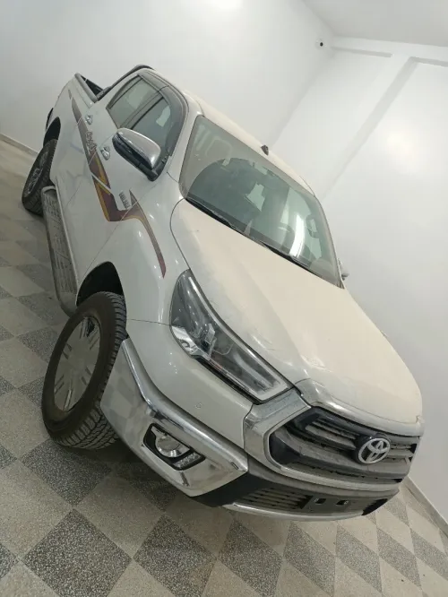 Toyota Revo  2025 