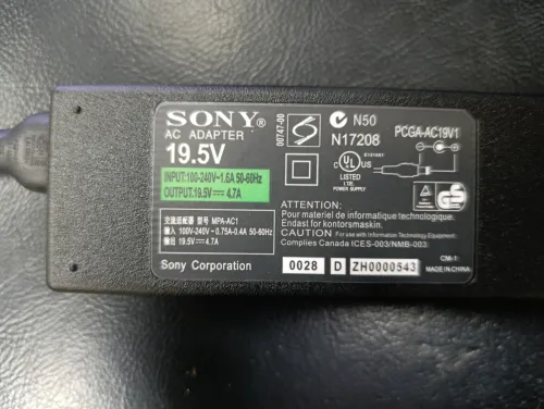 Chargeur pour LAPTOP de marque SONY