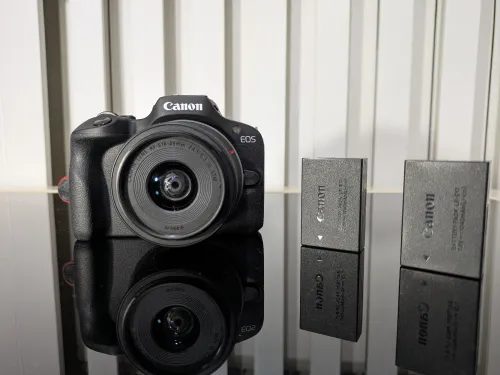 Canon R100 Comme Neuf + 2 Batteries