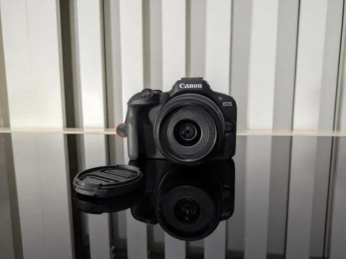 Canon R100 Comme Neuf + 2 Batteries