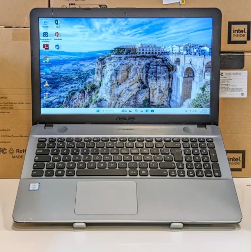 Asus Notebook X541U i3-6006U (6th gen) 4GB RAM DDR4 256GB SSD 15.6"