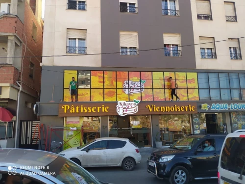 Revetement des Vitrines et Enseignes Publicitaires - Conception & Réalisation
