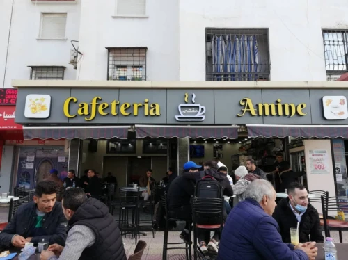 Revetement des Vitrines et Enseignes Publicitaires - Conception & Réalisation
