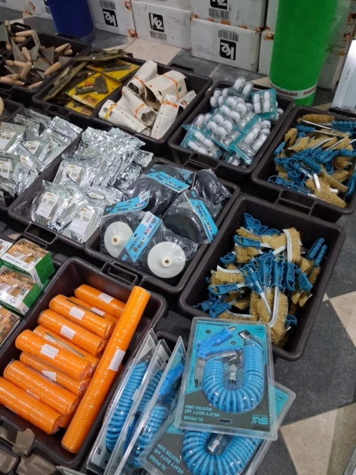 lot de quincaillerie