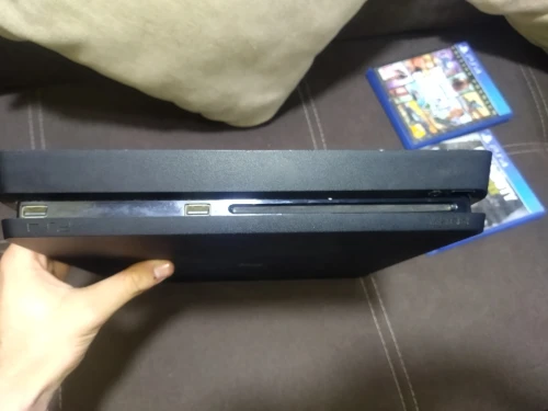 PS4 slim 1tb + DVD GTA v+ call of duty WWI