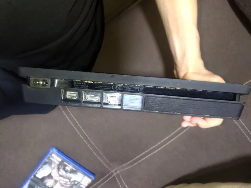 PS4 slim 1tb + DVD GTA v+ call of duty WWI