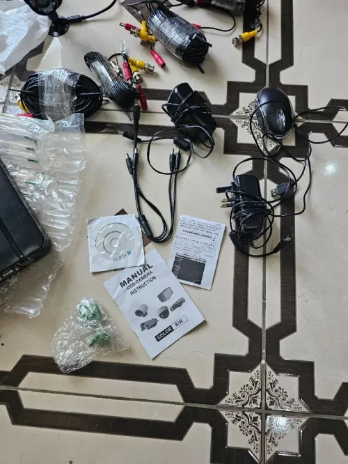 Floureon dvr 4 channel  avec camera 