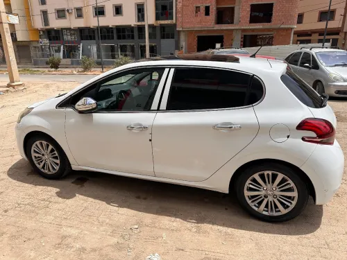 Peugeot 208 2015 Active Facelift