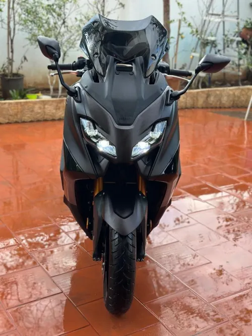 Yamaha Tmax 562 dark magma 2024