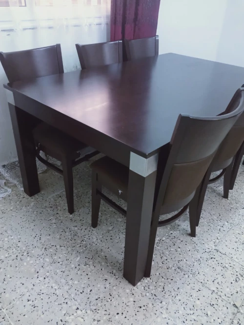 Bahut , table basse et table salle a manger 