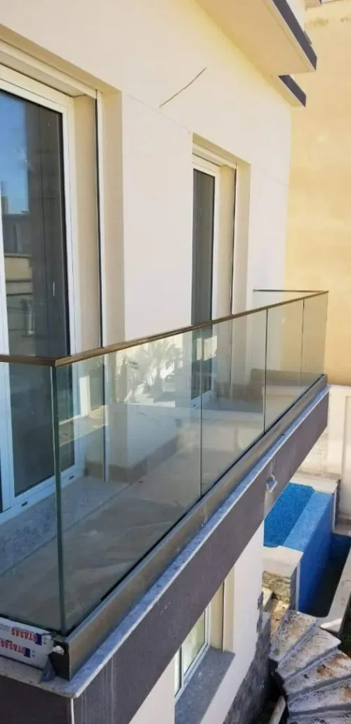 BALCONS ET PORTAIL INOX ET VERRE