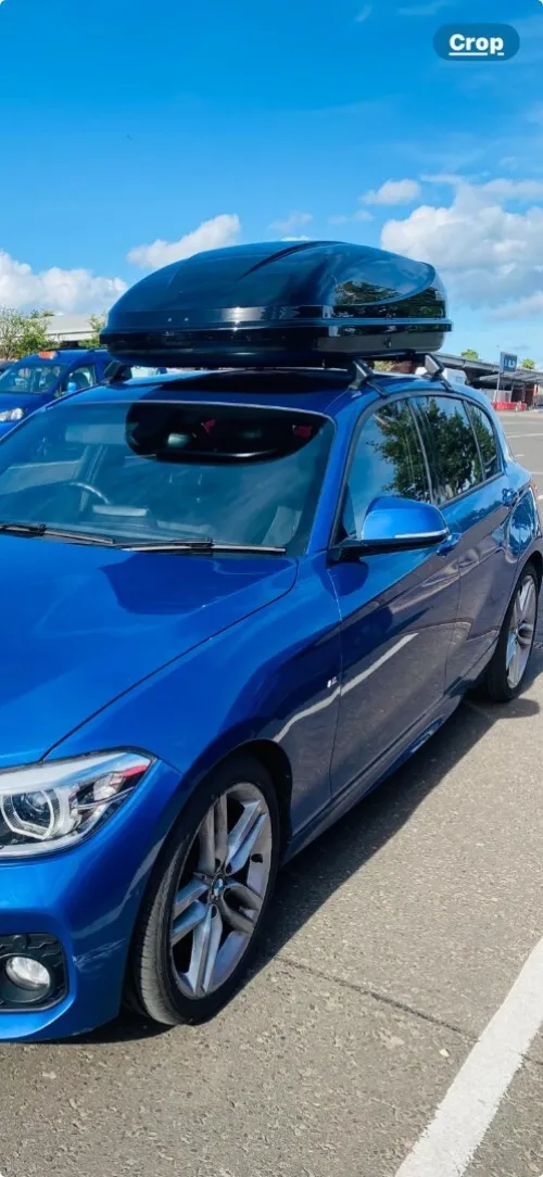 Car roof box