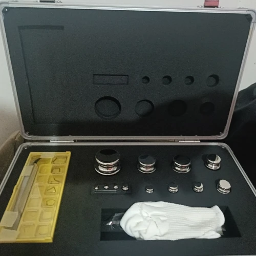 Valise poids d'étalonnage classe E2 avec certificat d'étalonnage valide