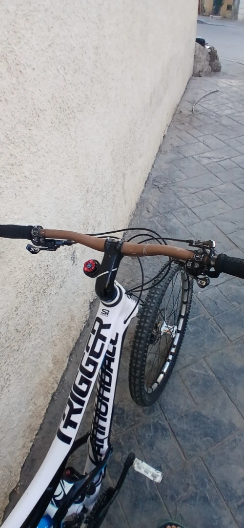 Vélo vtt moto sorpion trottinette