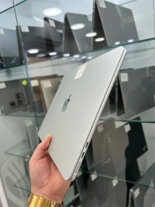 MACBOOK AIR 2025 M4  13.6'' 16RAM 256 SSD BATTERIE 100% ÉTAT NEUF