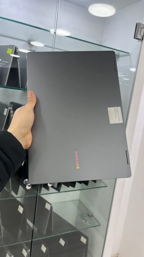 GALAXY BOOK 5 PRO Ultra 7 256V  16RAM 1TBSSD 16''  3K Dynamic AMOLED 2X 120Hz BATTERIE 100%