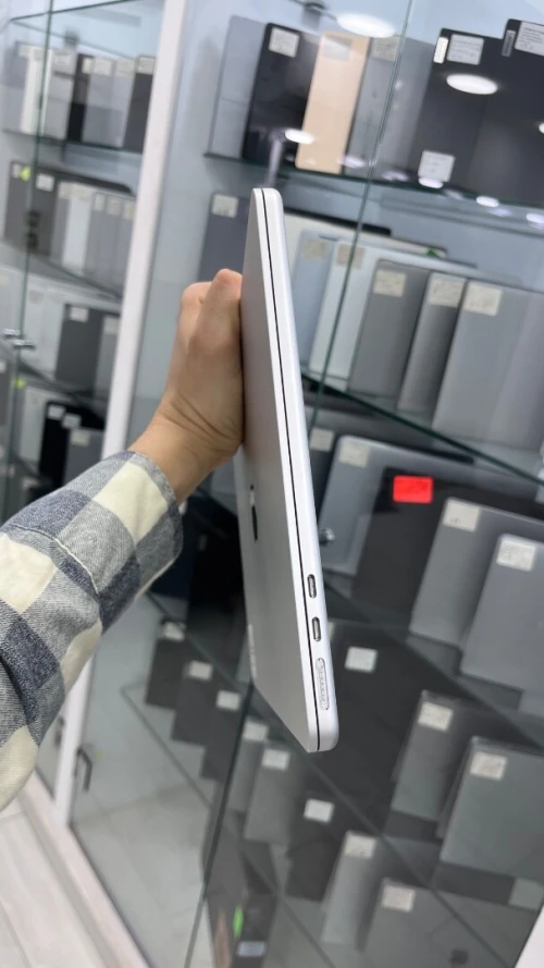 MACBOOK AIR  2024 M3 13.6'' 08RAM 256 SSD BATTERIE 96%