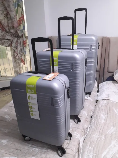 Valises originales de marque DELSEY  et American Tourister importées de France