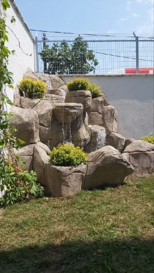 Decoration cascade