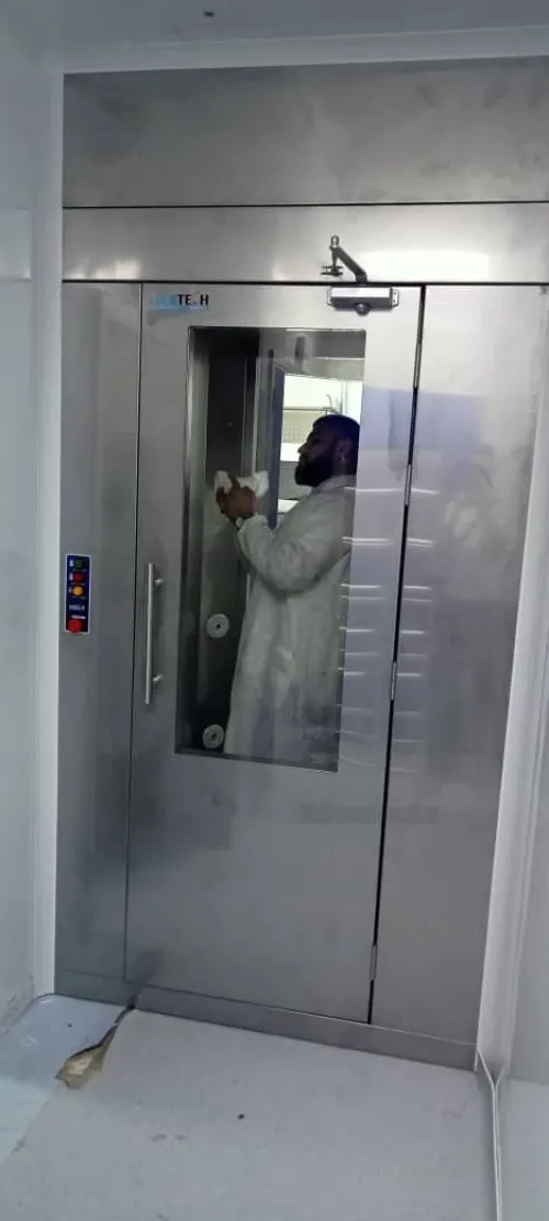 Douche a air (SAS A AIR) POUR LABORATOIRE PHARMACEURTIQUE ET LES CHAMBRES BLANCHE 