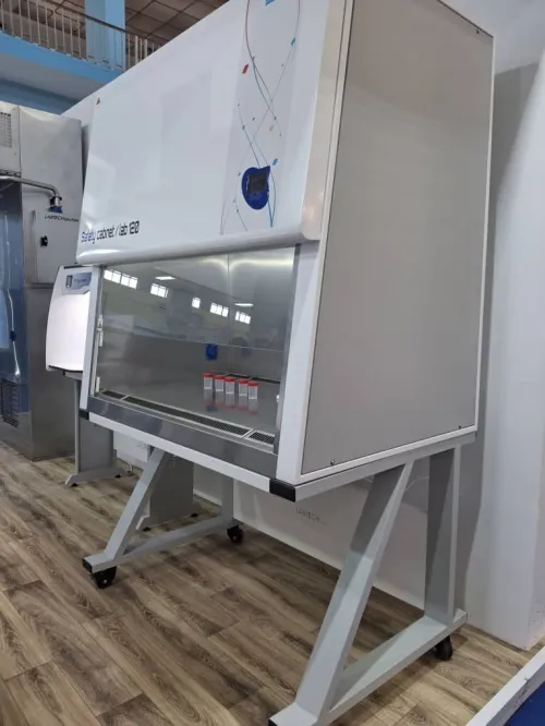 Poste de sécurité microbiologique PSM pour laboratoire 