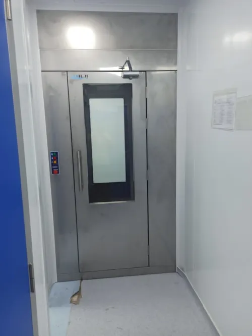 Douche a air (SAS A AIR) POUR LABORATOIRE PHARMACEURTIQUE ET LES CHAMBRES BLANCHE 
