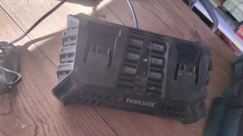 chargeur parkside double