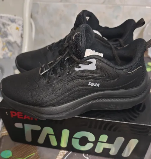 Peak Casual Shoes All Black peu porté