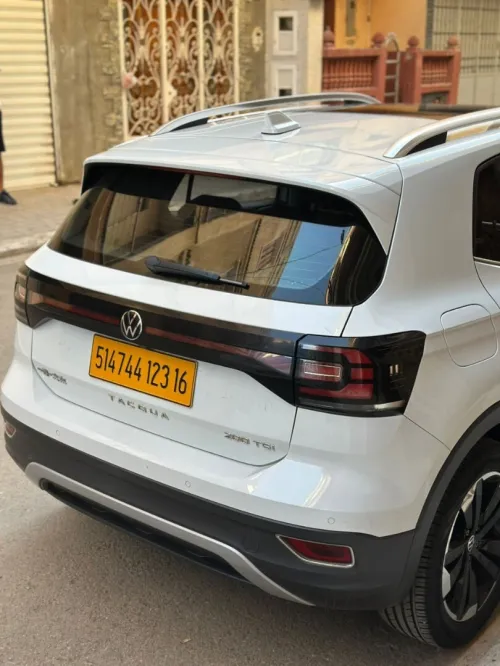 Volkswagen tacqua 2023 
