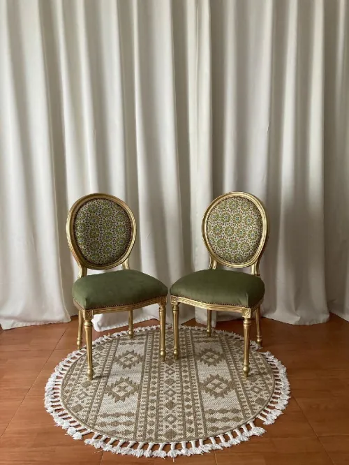 2 chaises médaillon neuve