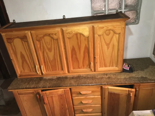 À VENDRE Cuisine complète en bois rouge