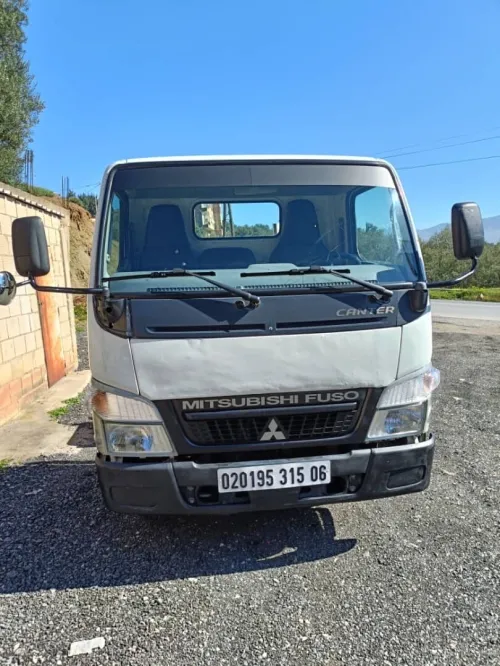 Mitsubishi Fuso canter 2015