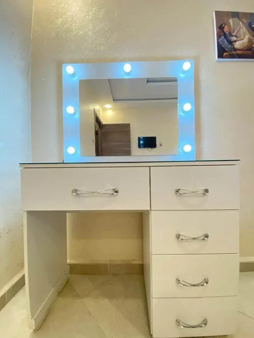Coiffeuse et table de nuit 