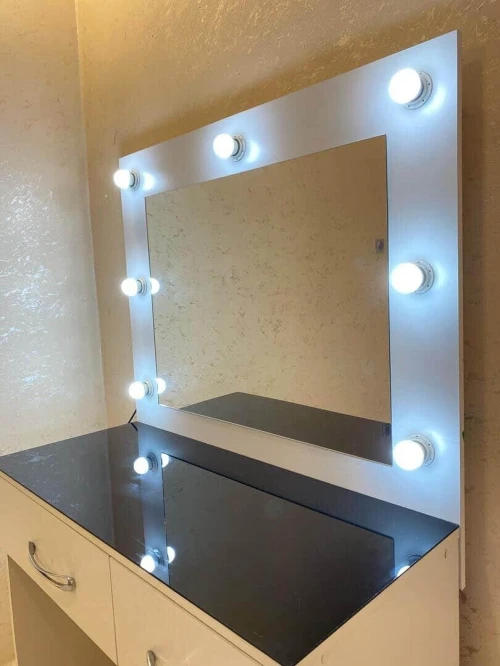 Coiffeuse et table de nuit 