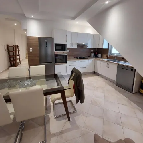Location Appartement Niveau de villa F3 Alger Hydra