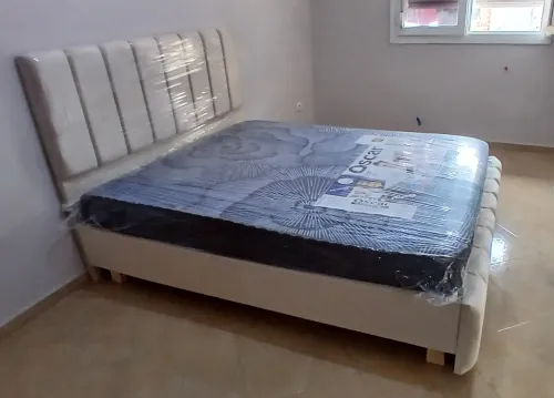 تخفيضات  و عروض خاصة سرير كوفري عندو بلاكار و تخصو غرفة بدون خزانة او تابل دونوي تخفيضات  خشب احمر