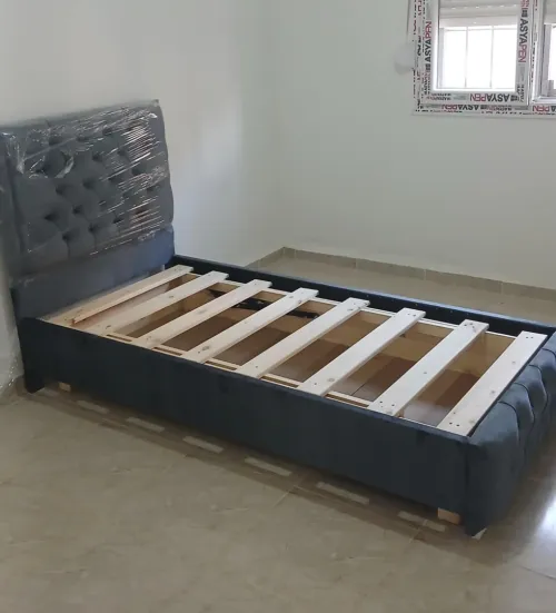 تخفيضات  و عروض خاصة سرير كوفري عندو بلاكار و تخصو غرفة بدون خزانة او تابل دونوي تخفيضات  خشب احمر