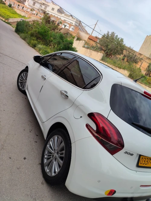Peugeot 208 2016 Allure Facelift 3
