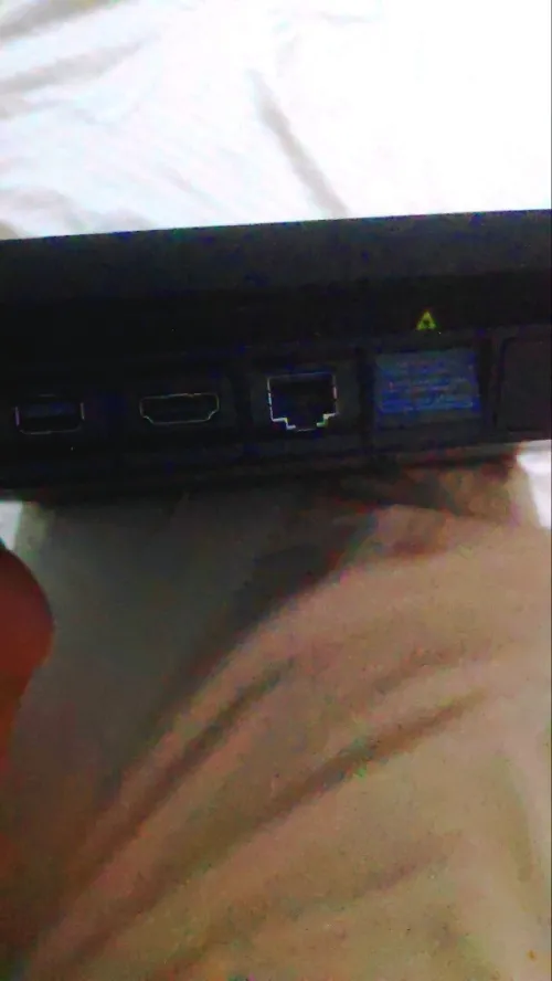 PS4 slim comme neuf jamais teftah 