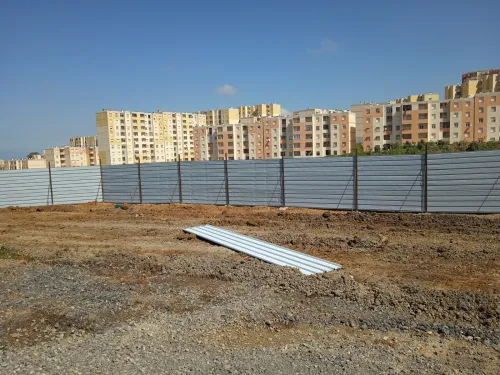 Montage panneau de chantier 