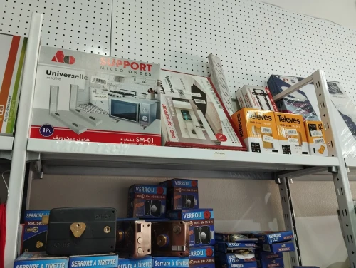 "tres bon prix" lot quincaillerie avec bac de rangement