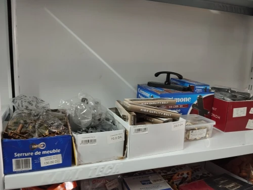 "tres bon prix" lot quincaillerie avec bac de rangement