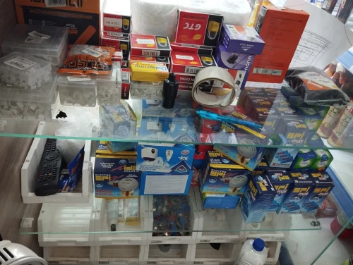 "tres bon prix" lot quincaillerie avec bac de rangement