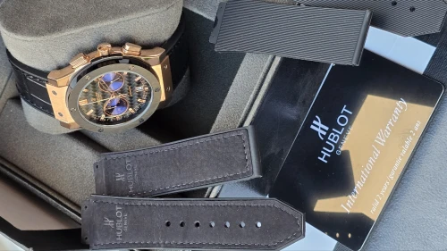 Montre Hublot fond Carbon