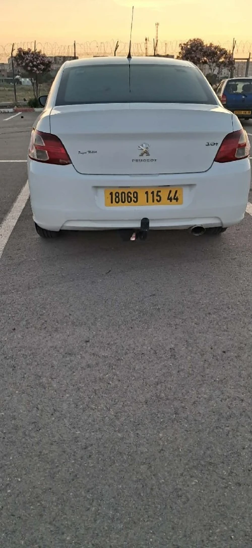Peugeot 301 2015 pack luxe 
